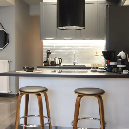 Apartment Comely N Gusto Luxury Apts.