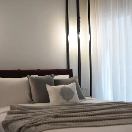 Apartment Comely N Gusto Luxury Apts. *
