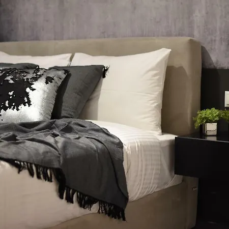 Apartment Comely N Gusto Luxury Apts.