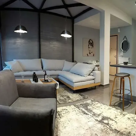 Apartment Comely N Gusto Luxury Apts. *