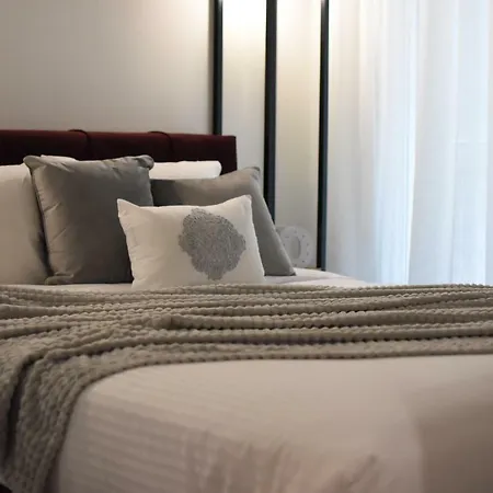 Apartment Comely N Gusto Luxury Apts.