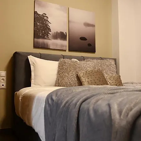 Comely N Gusto Luxury Apts.